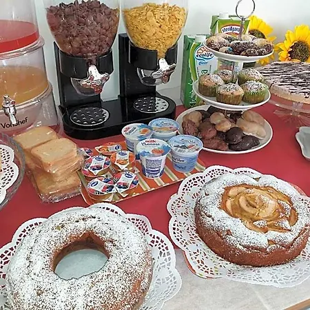 Chiara - לינה וארוחת בוקר 4*